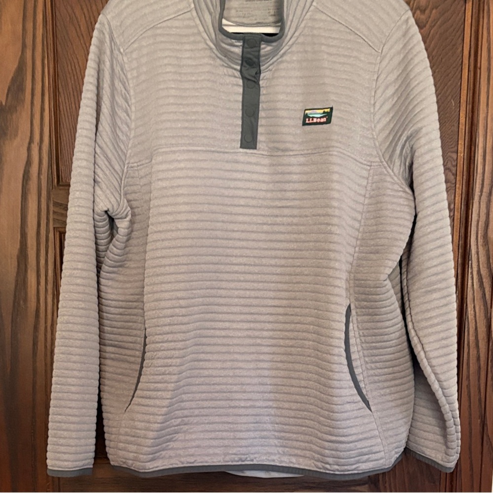 L.L. Bean AirLight Women's Light Gray Ribbed Button-Up Pullover.